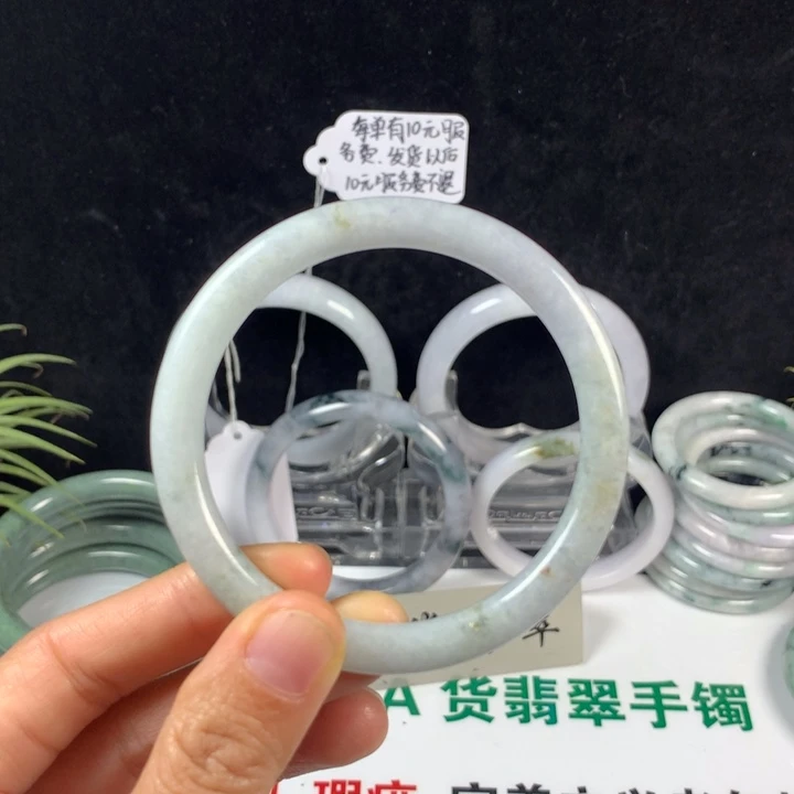 翡翠未镶嵌手镯53号。 58圈