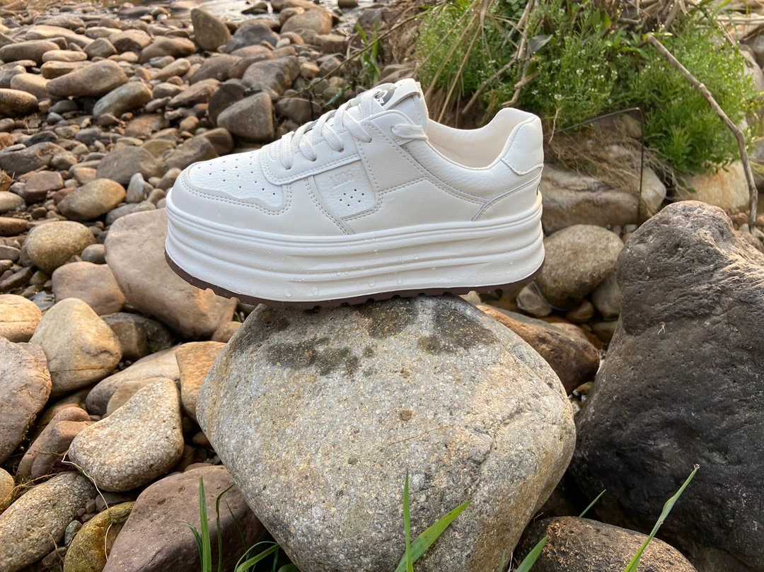 5厘米厚底增高小白鞋女新款系带轻便超轻运动板鞋