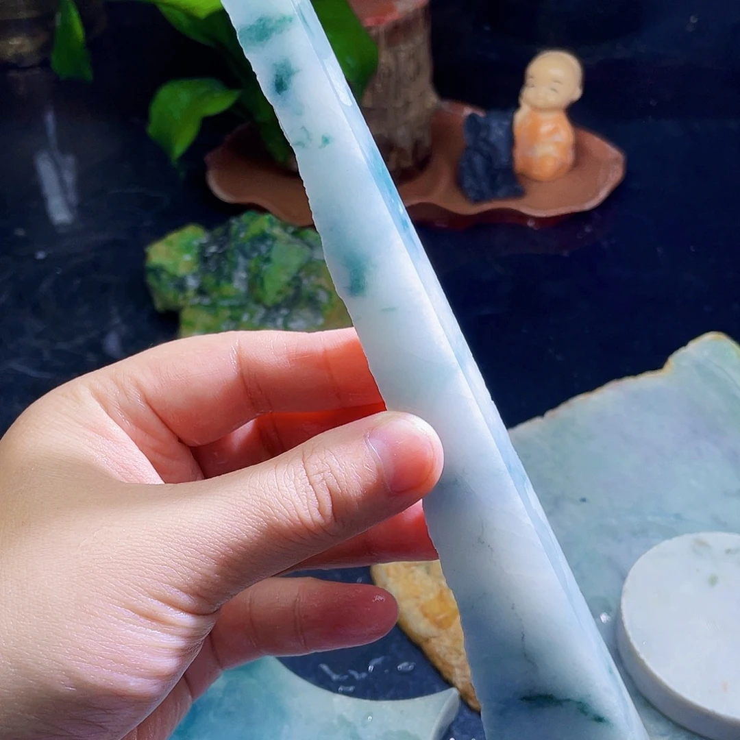 翡翠未镶嵌颈饰毛料13