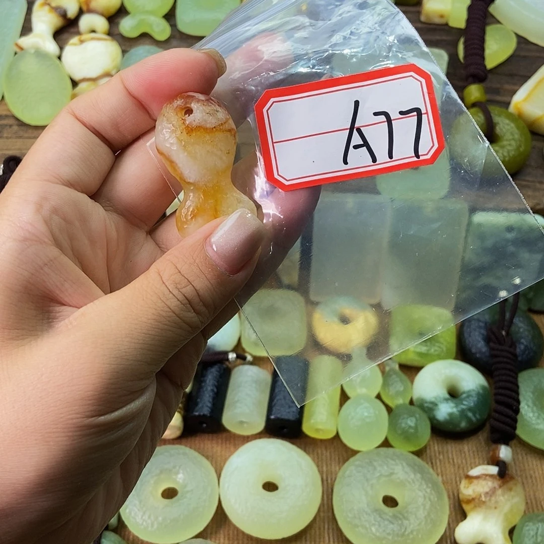 蛇纹石玉未镶嵌颈饰湾****?