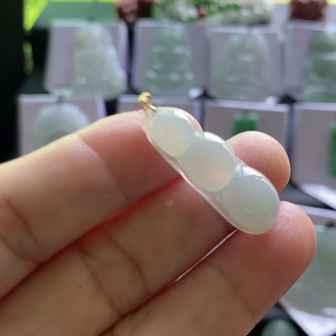 颈饰18K金镶嵌翡翠