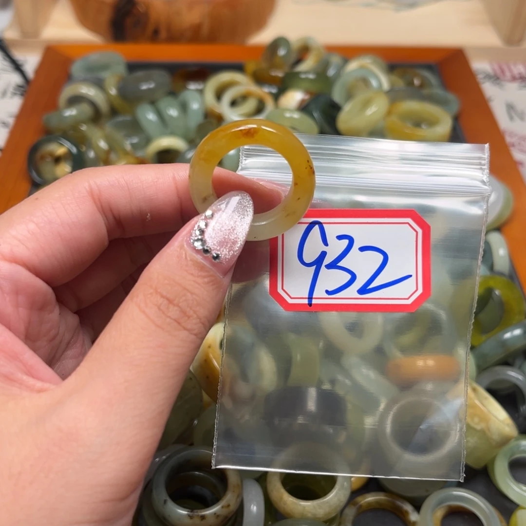 _***晚蛇纹石玉未镶嵌珠宝奇石