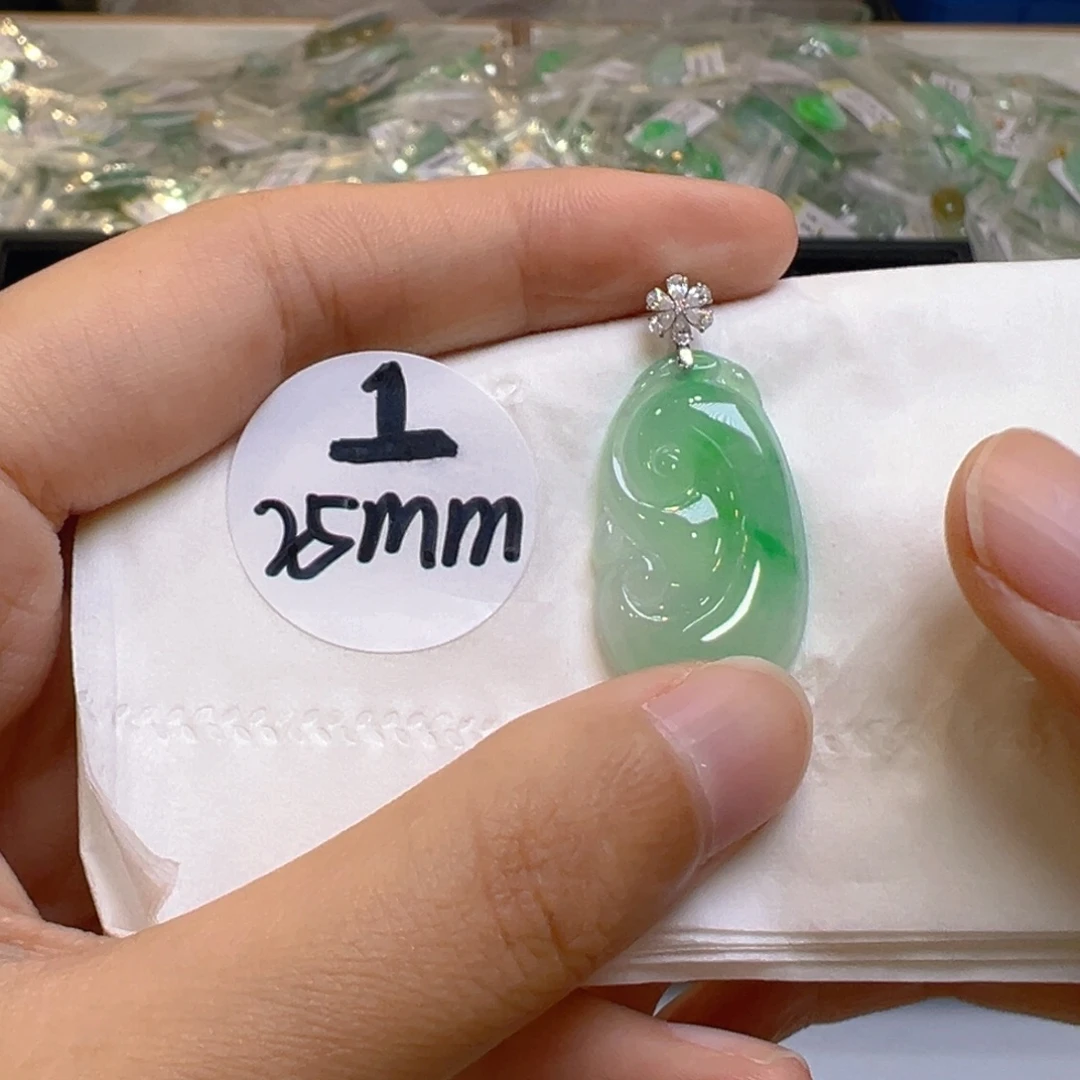 吊坠(不含链)18K金镶嵌翡翠