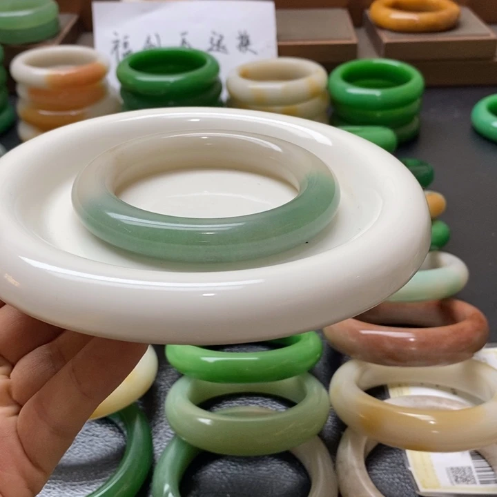 石英质玉未镶嵌手镯