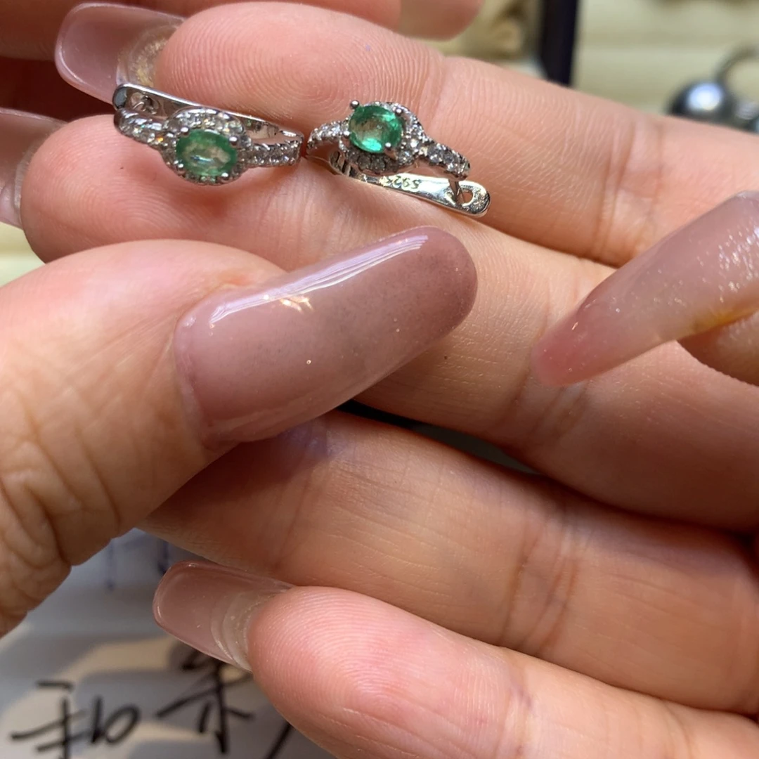 银S925镶嵌耳饰祖母绿