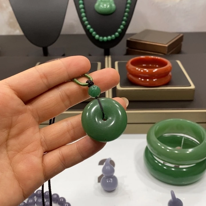 东陵石手镯未镶嵌