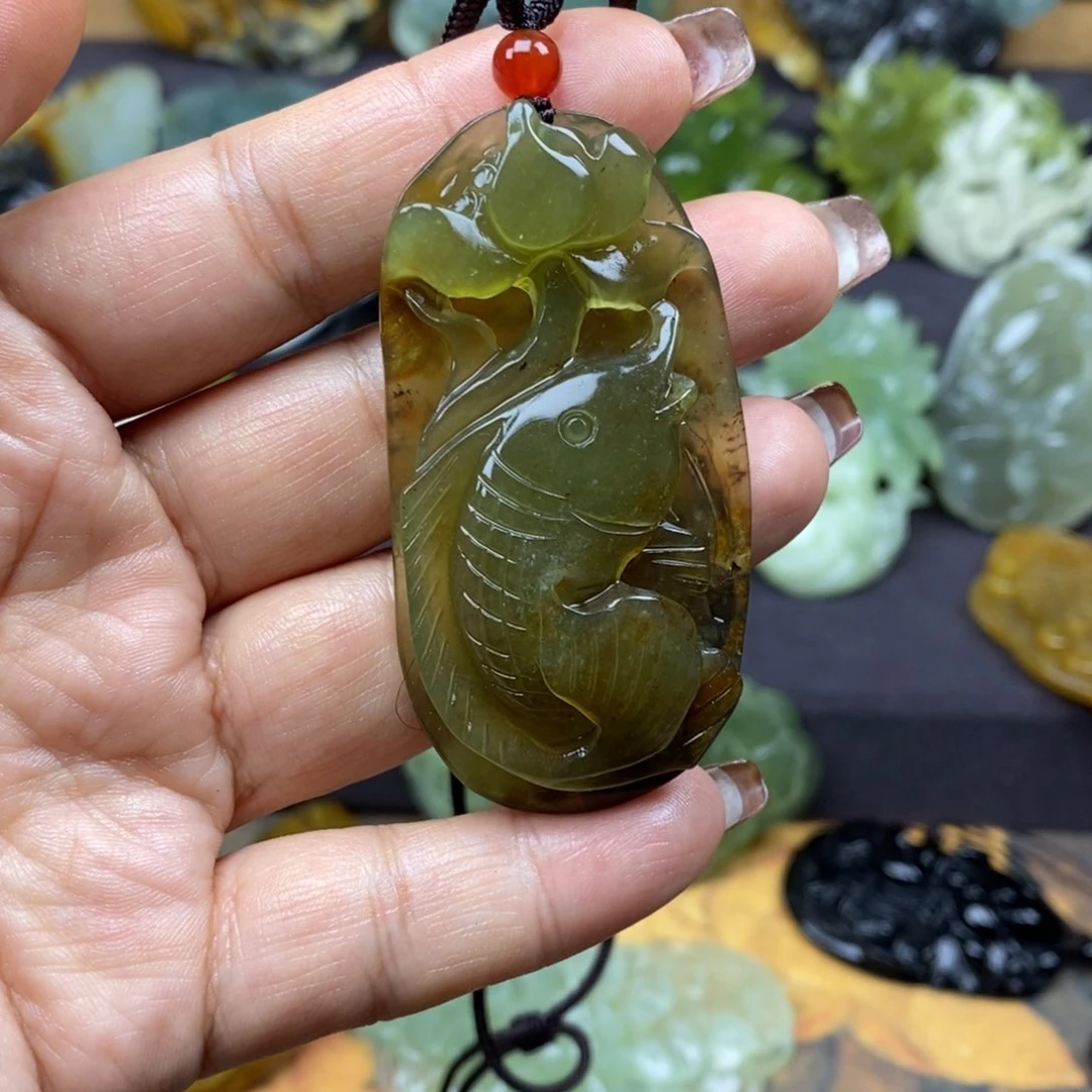 蛇纹石玉颈饰未镶嵌