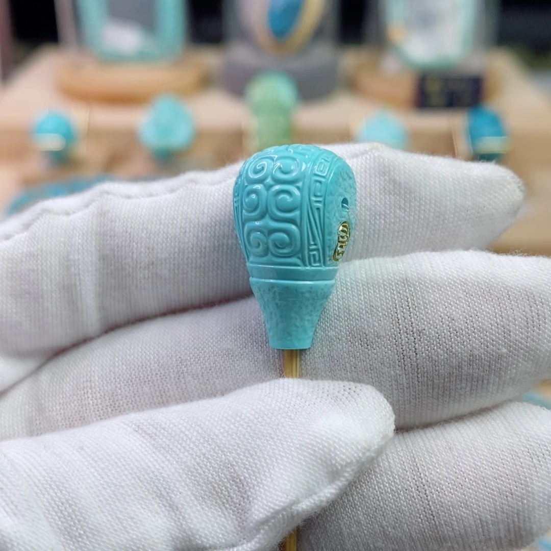 绿松石未镶嵌珠宝奇石