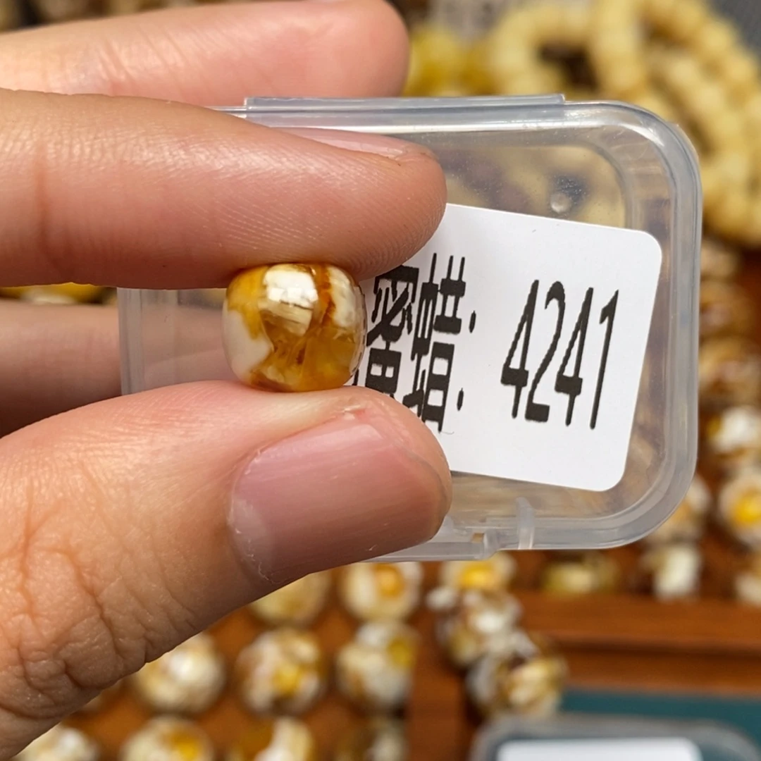 蜜蜡未镶嵌珠宝奇石4241