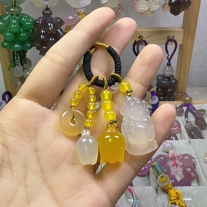 钥匙挂件福利款财爷爷白色