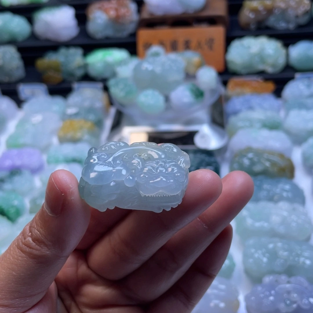 翡翠颈饰未镶嵌貔貅