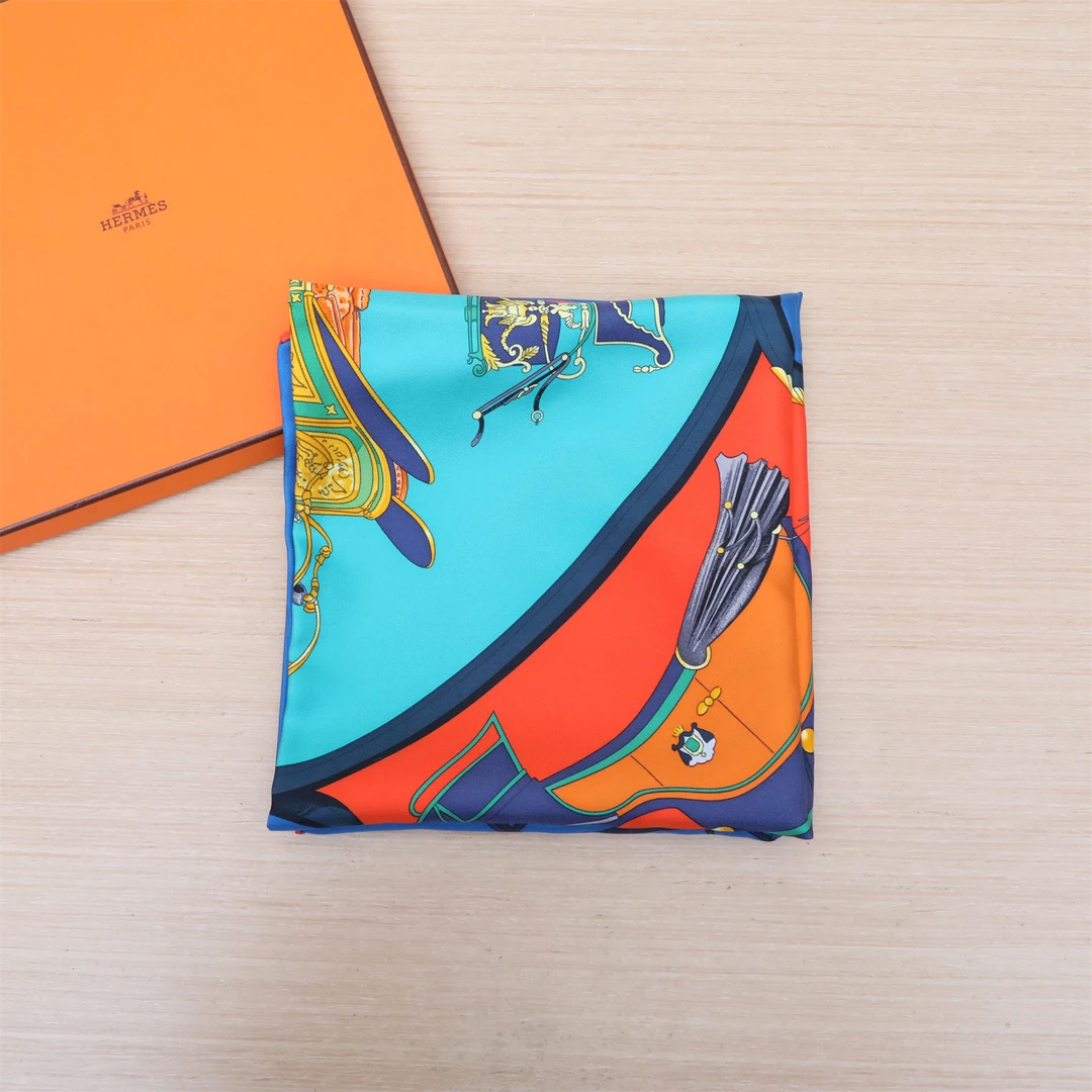 99新 Hermes/爱马仕 【活动黑黑】90*90厘米围巾方巾