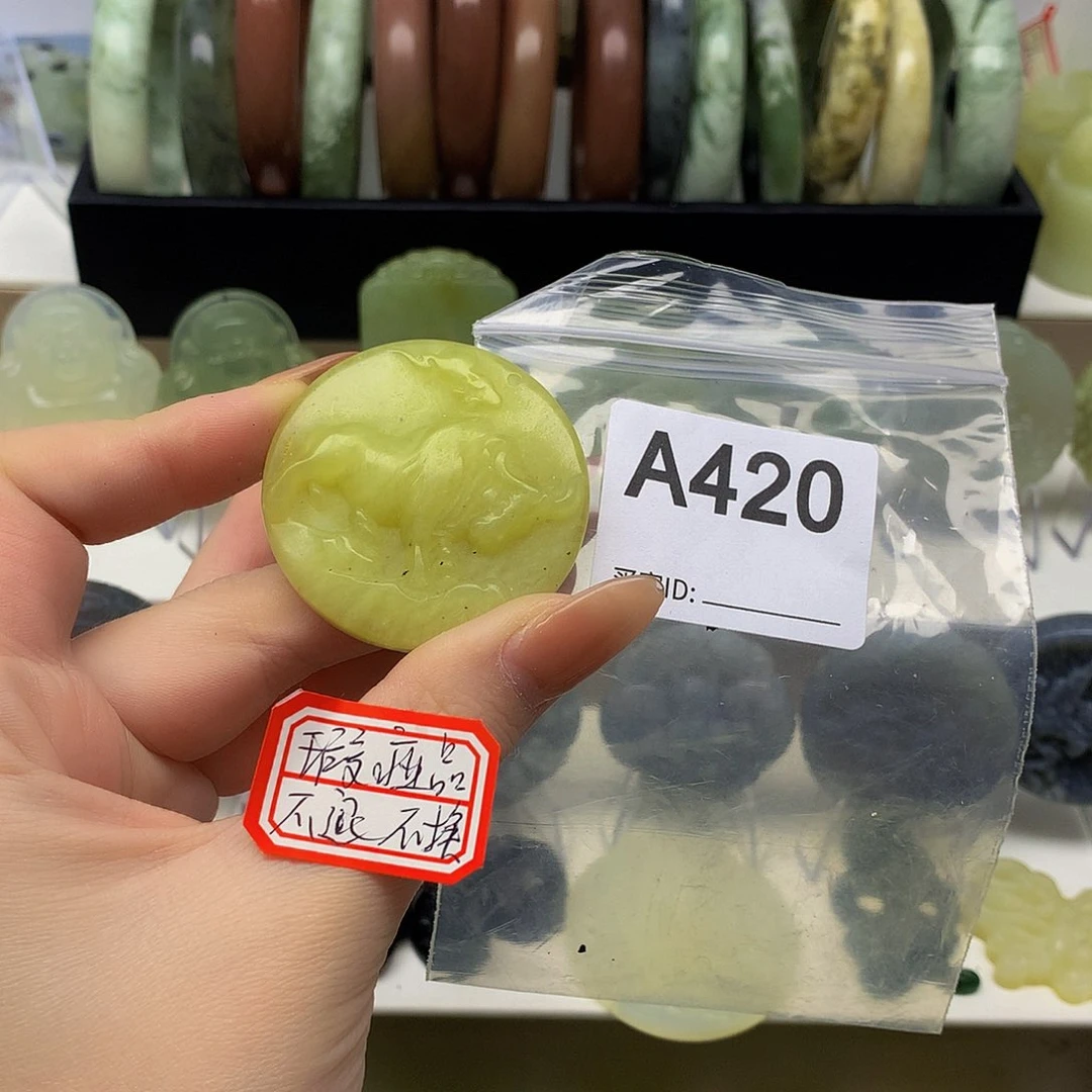 蛇纹石玉颈饰未镶嵌