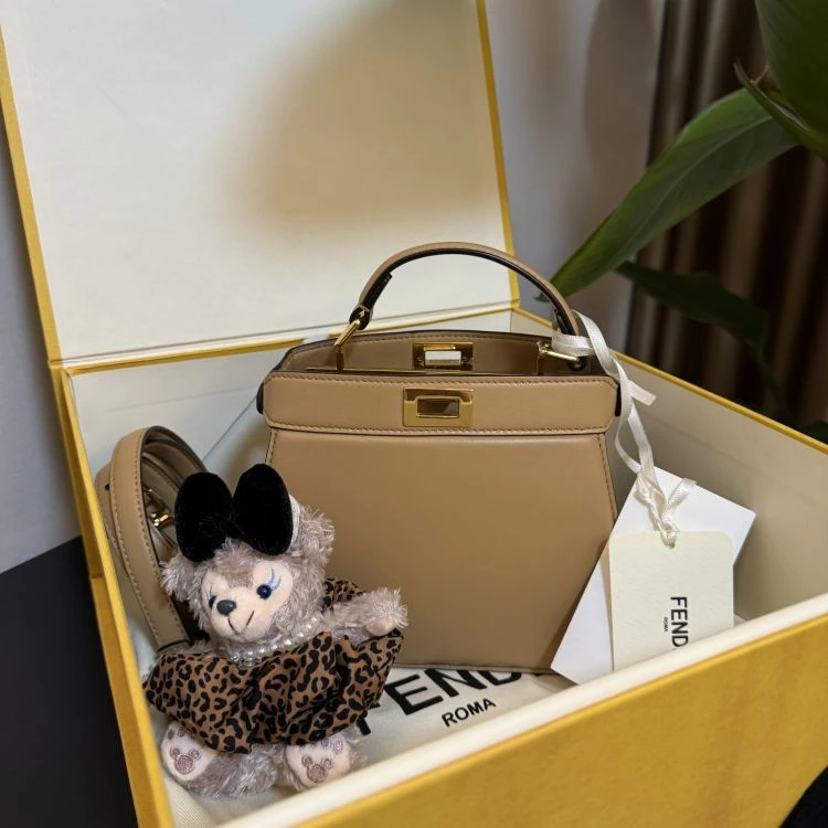 99新/芬迪/C8858510798/[1025B0002]