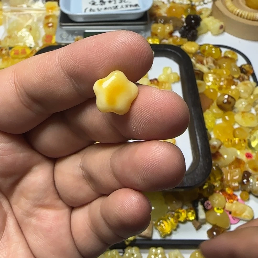 琥珀未镶嵌裸石0.64克