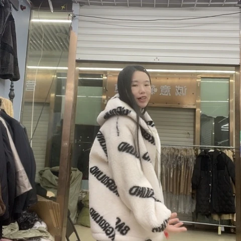 好看好看一点点衣服