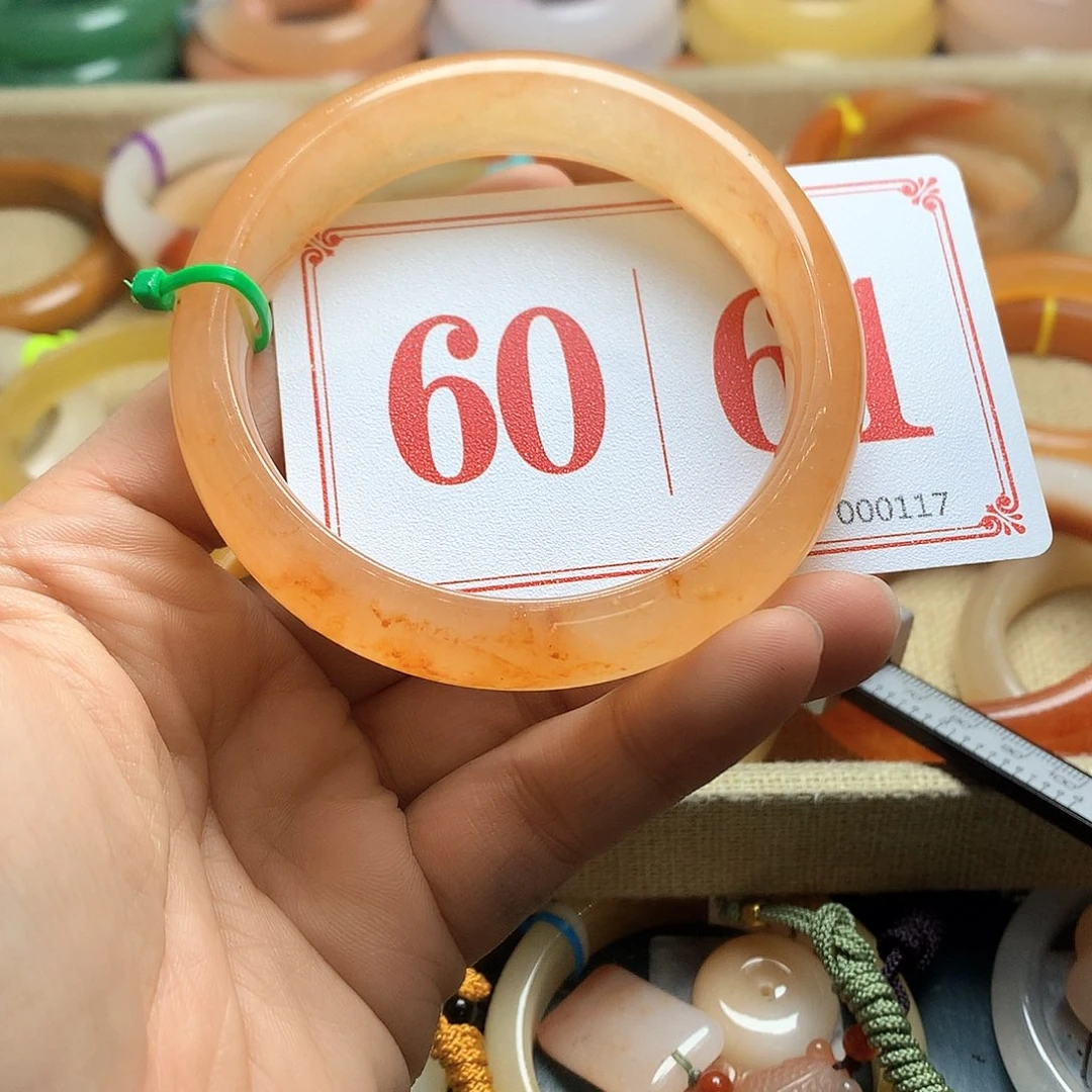 未镶嵌石英质玉（黄龙玉）手镯