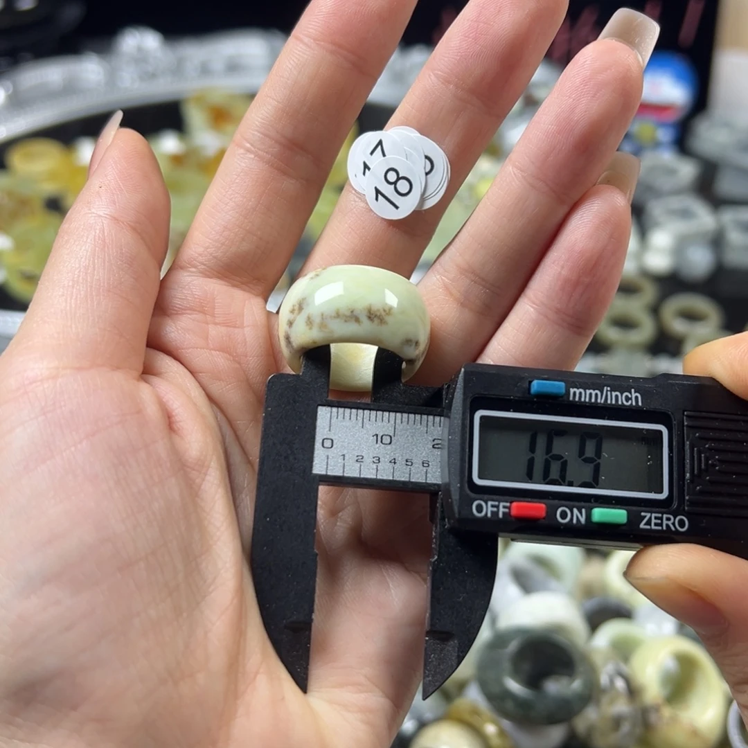蛇纹石玉未镶嵌戒指