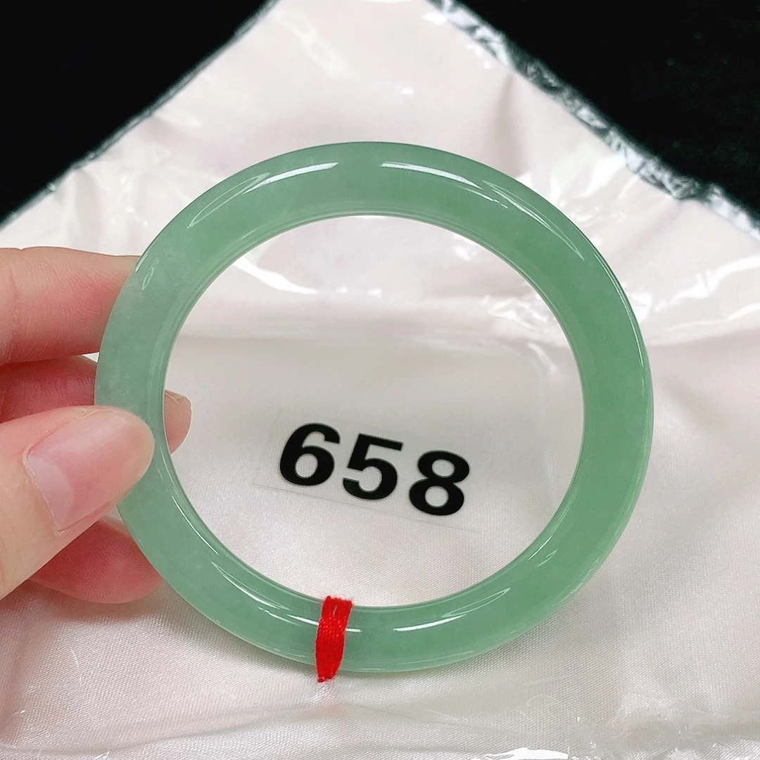 翡翠手镯（圆镯）未镶嵌