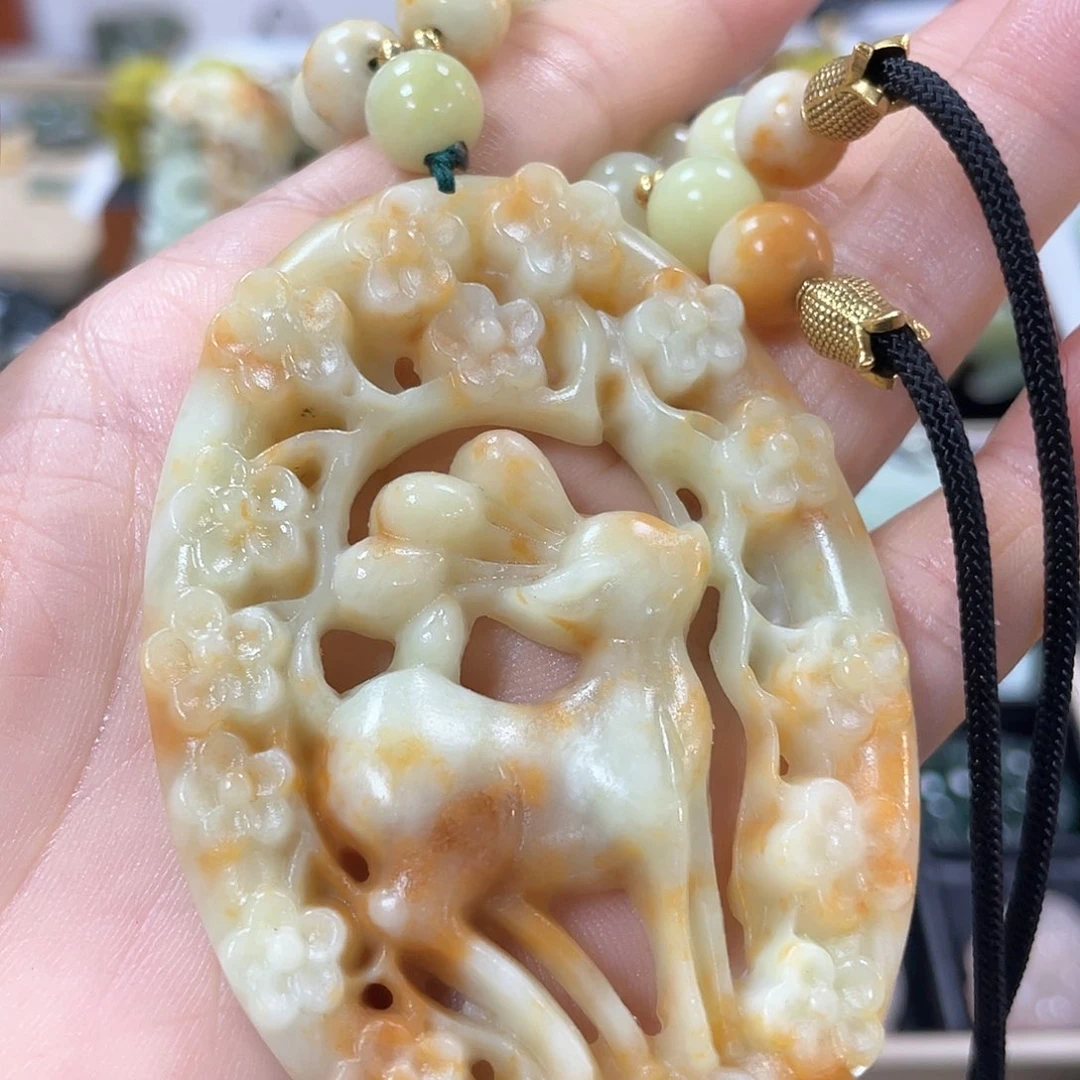 蛇纹石玉颈饰合金