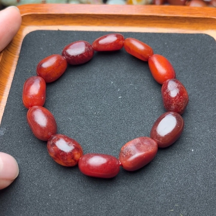 往***看和田玉未镶嵌手链