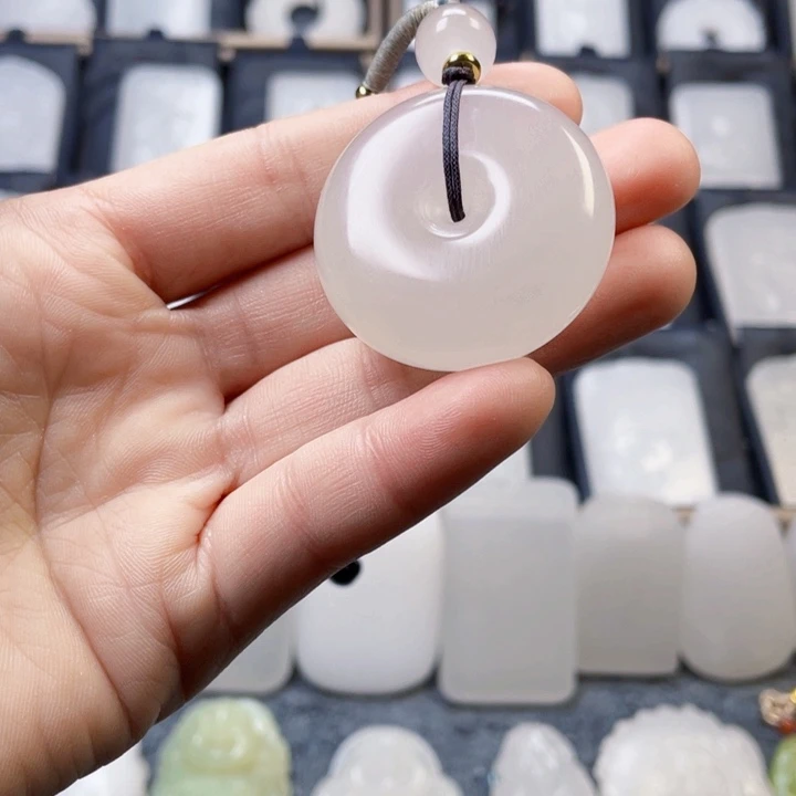 石英质玉（金丝玉）颈饰未镶嵌菠*