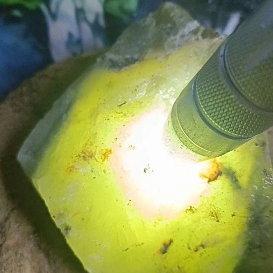 蛇纹石玉未镶嵌珠宝奇石