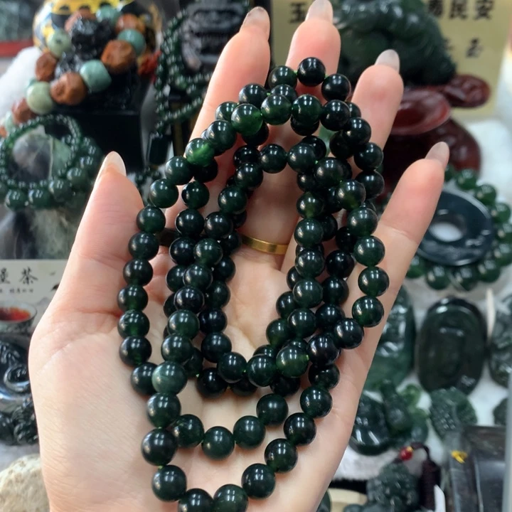 蛇纹石玉未镶嵌颈饰