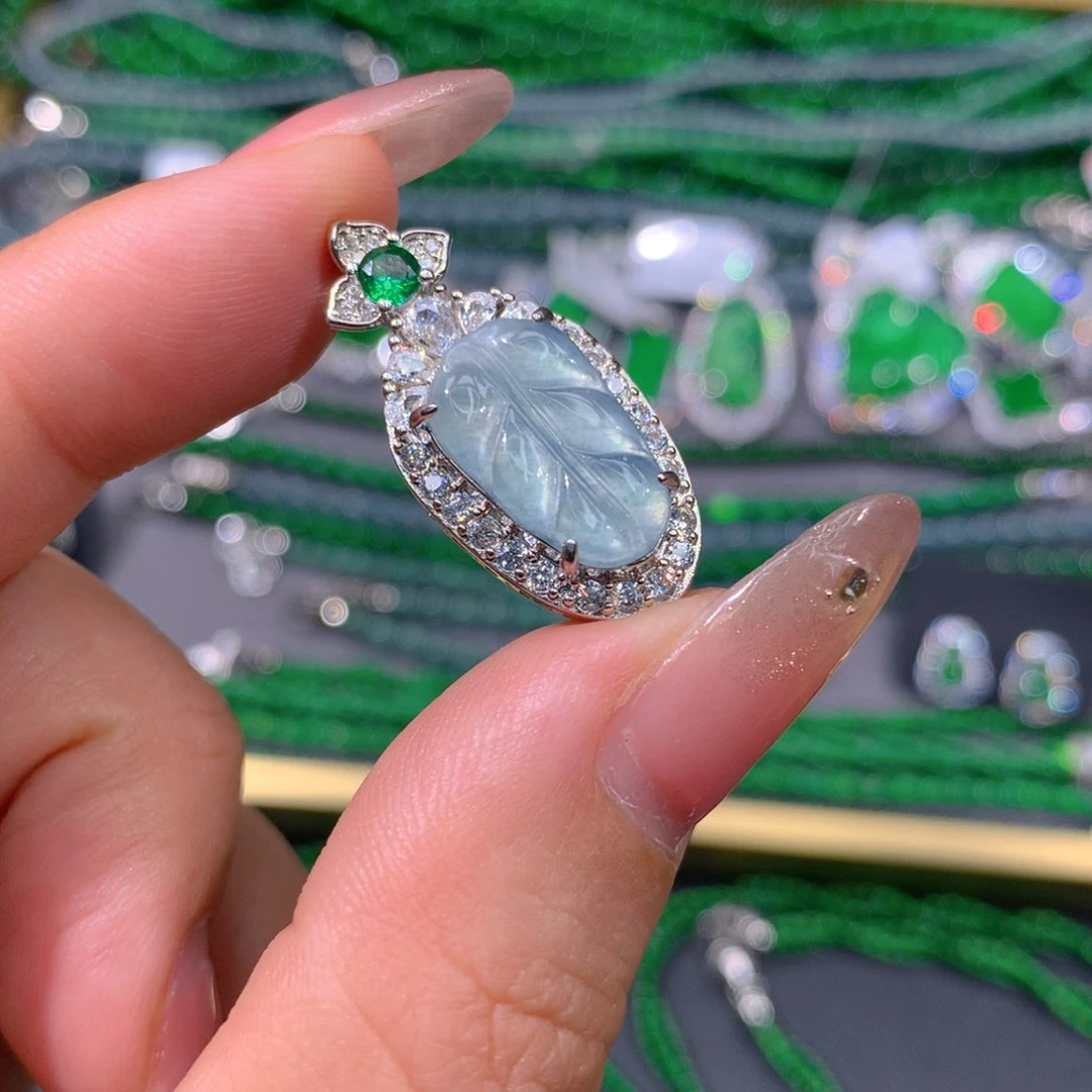 翡翠耳饰未镶嵌天然