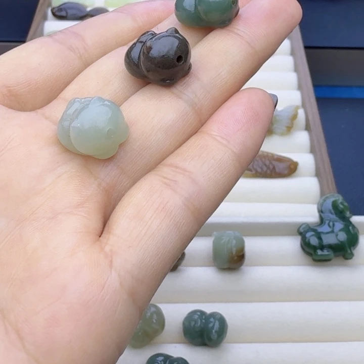 火***兔和田玉（糖玉）未镶嵌车挂