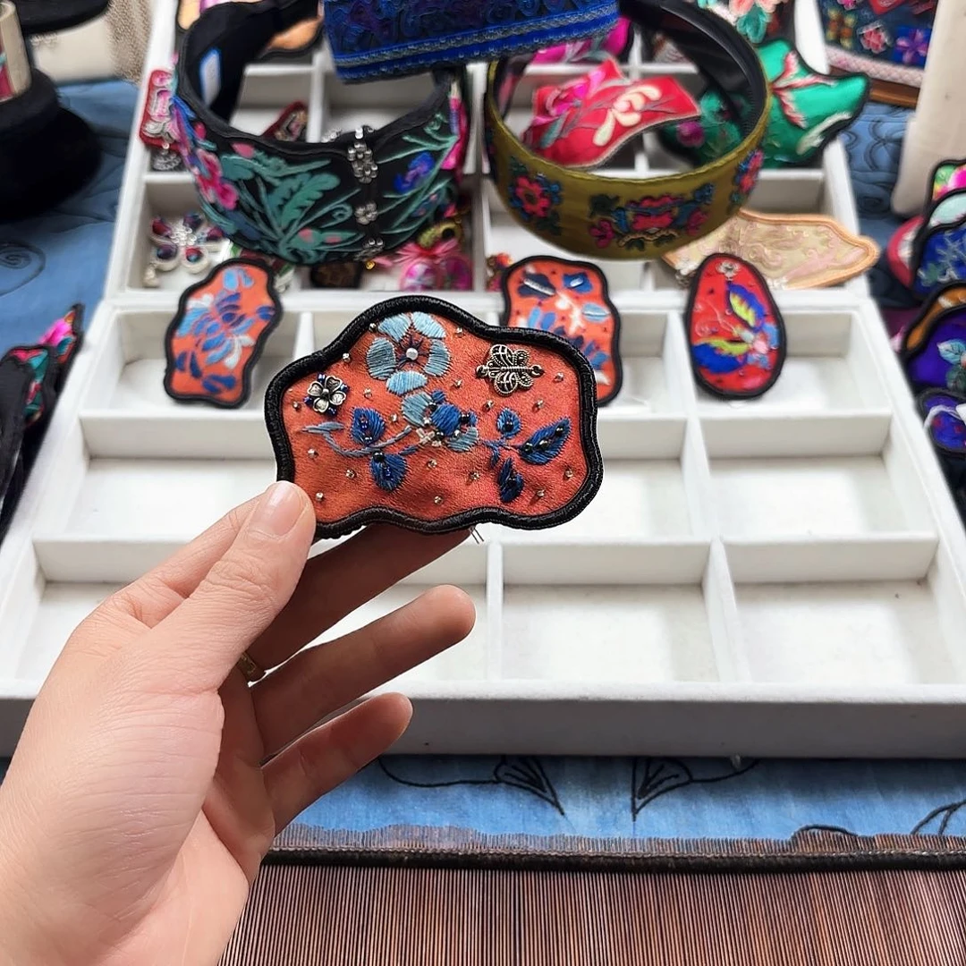 刺绣栗**欧手工刺绣工艺