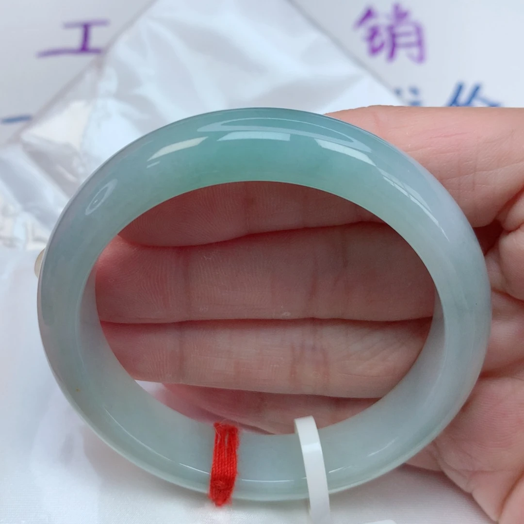 翡翠手镯未镶嵌53.9圈 晴蓝底 有细纹