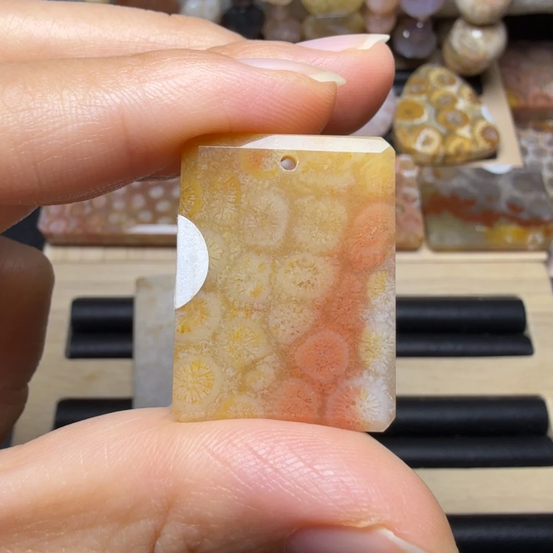 硅化玉未镶嵌糖红粉