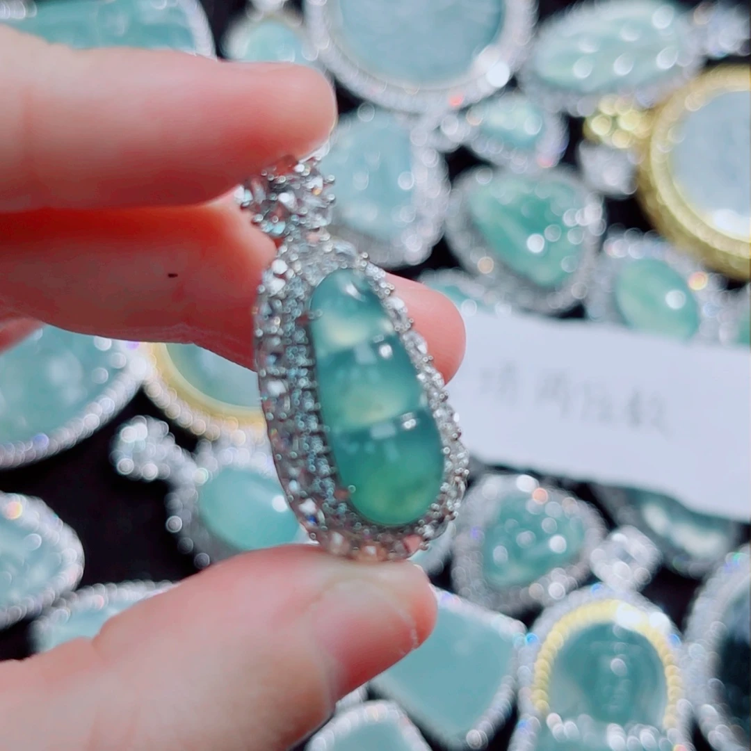 翡翠颈饰未镶嵌豆子