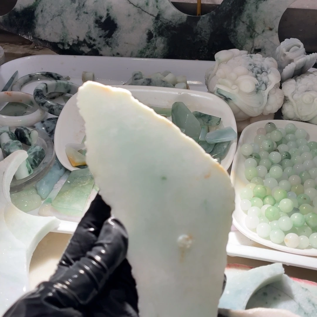 翡翠未镶嵌颈饰边角料