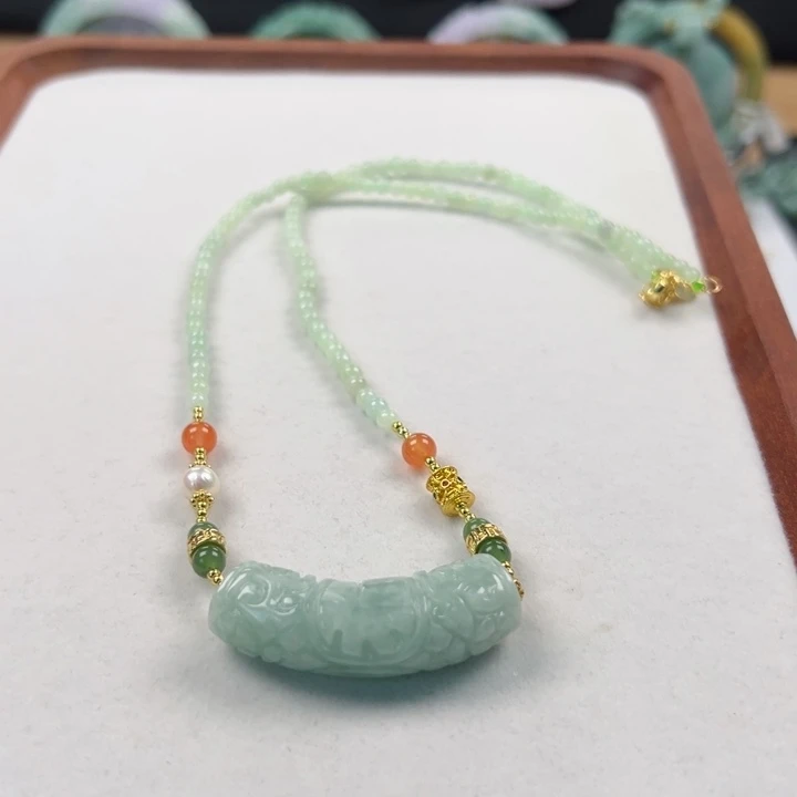 翡翠未镶嵌颈饰吊坠