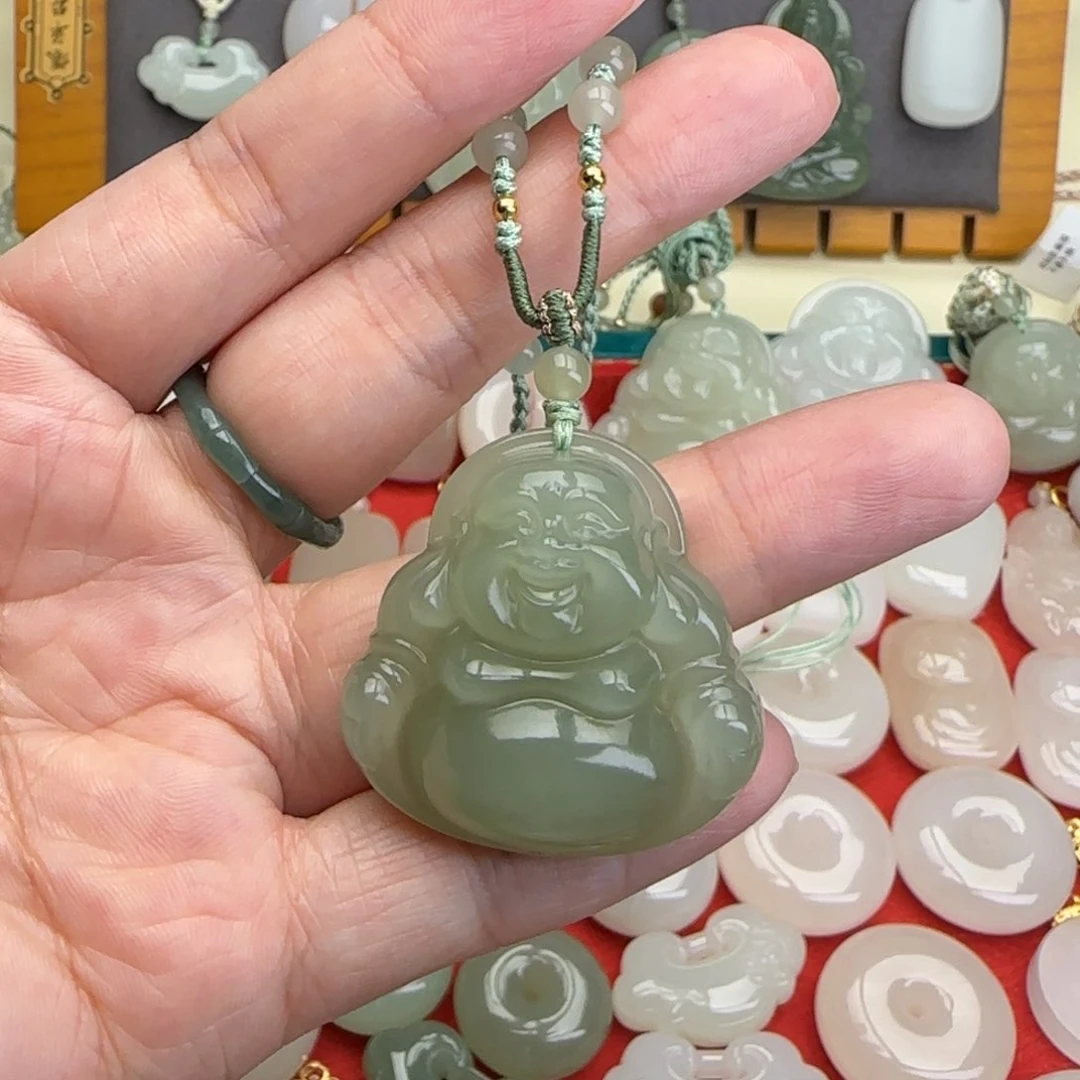 和田玉未镶嵌颈饰多****景