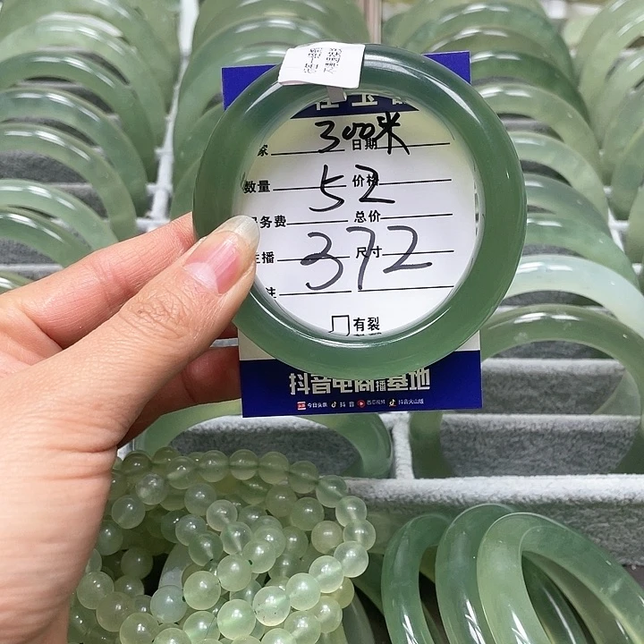 蛇纹石玉手镯未镶嵌?*晓