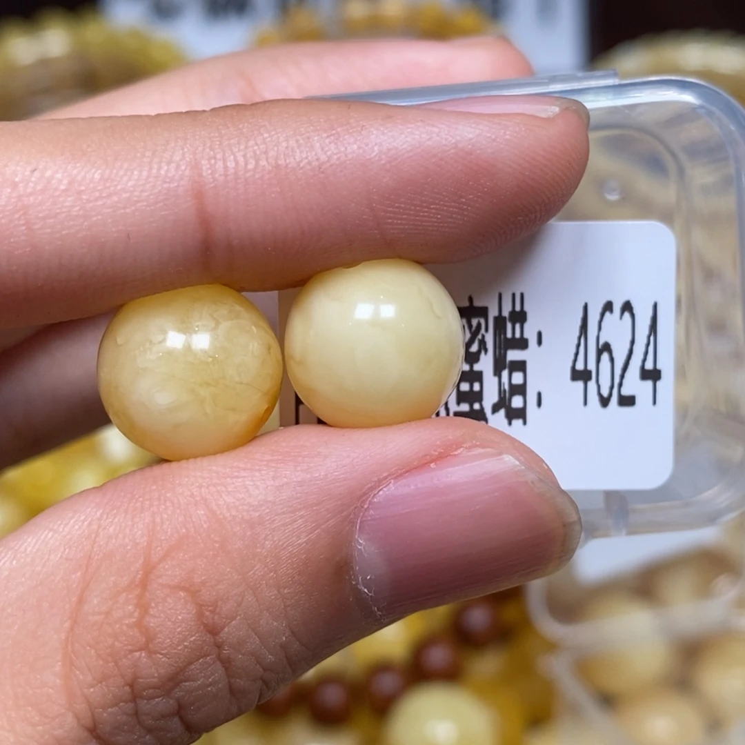 蜜蜡未镶嵌珠宝奇石4624