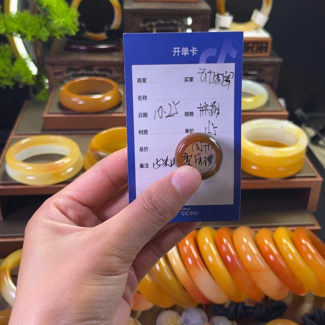 未镶嵌石英质玉戒指动**界