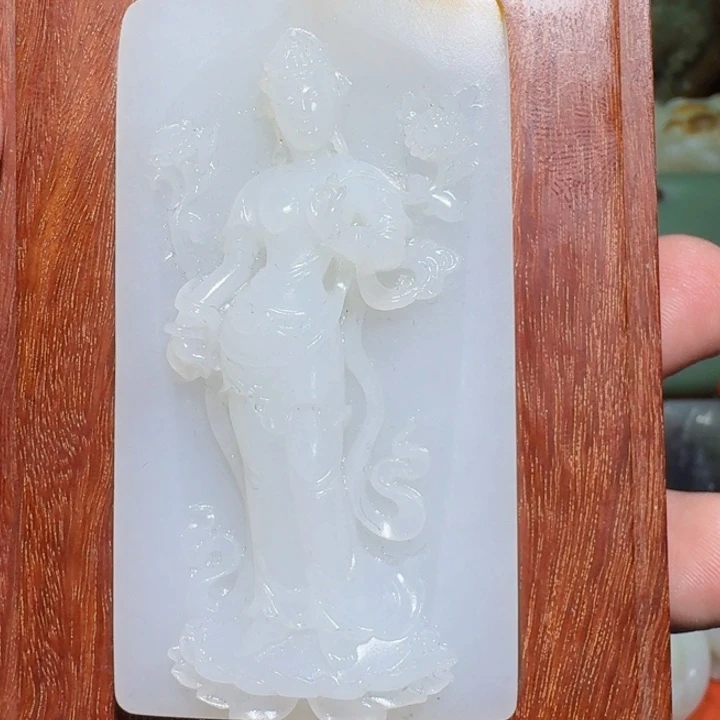 和田玉未镶嵌把件