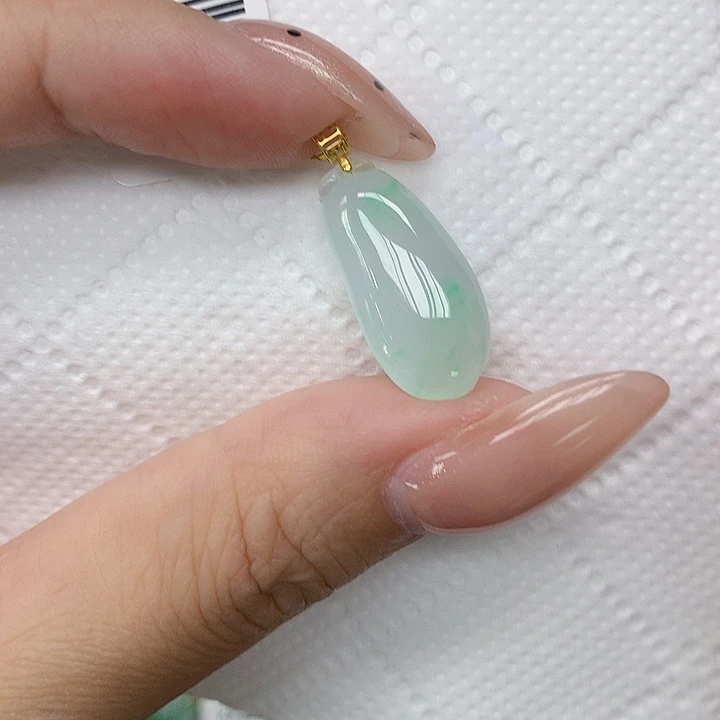 颈饰18K金镶嵌翡翠