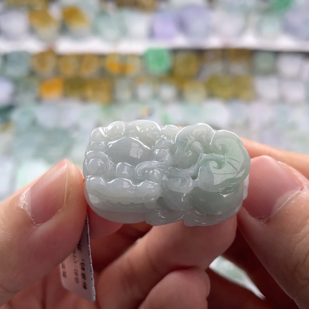 翡翠未镶嵌颈饰貔貅1