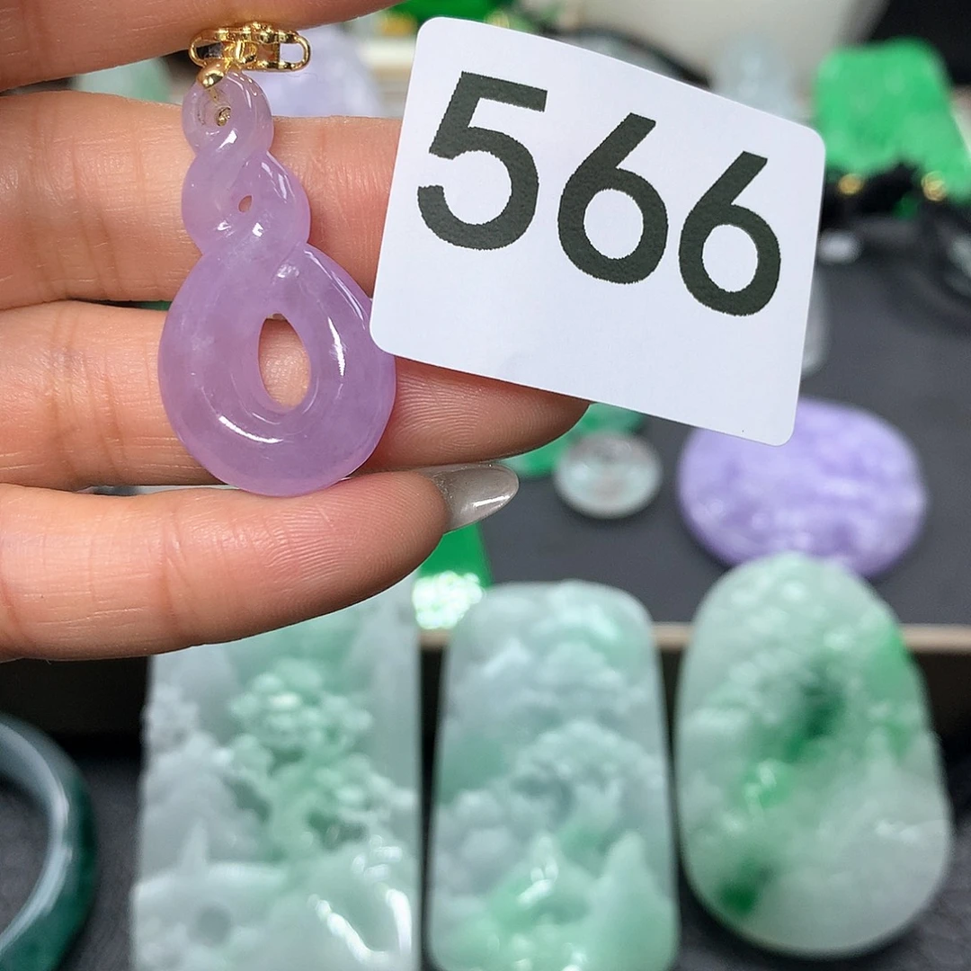 翡翠吊坠(赠链)未镶嵌