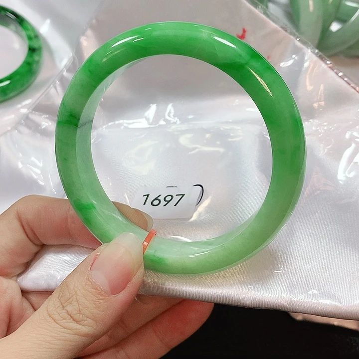 翡翠手镯未镶嵌细****柔天然翡翠手镯57.8