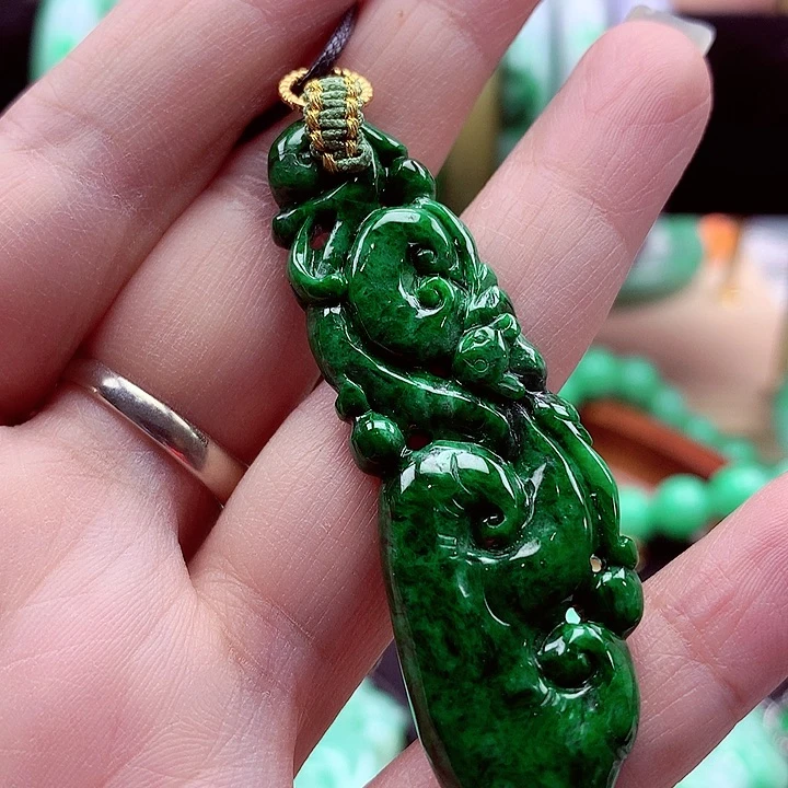翡翠未镶嵌颈饰翡翠