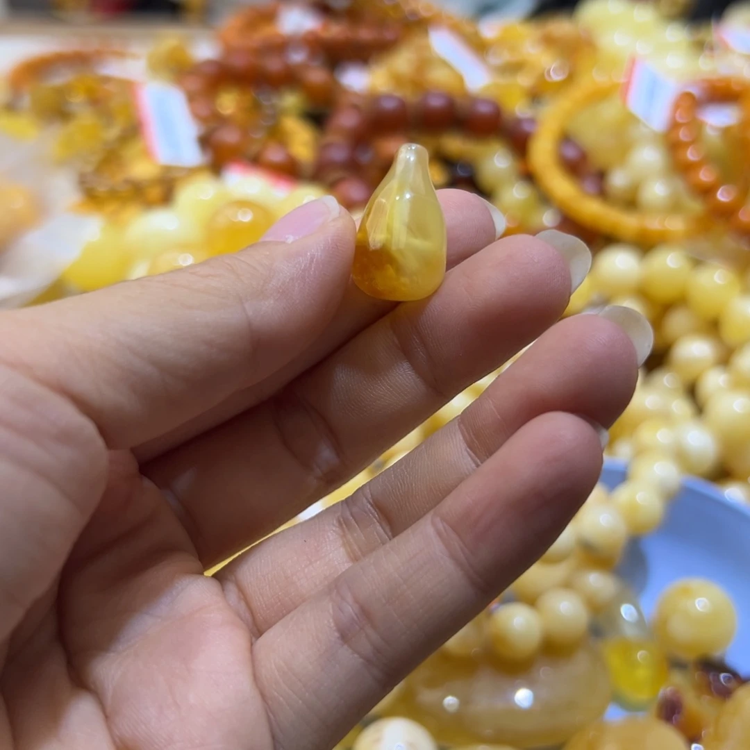 未镶嵌琥珀珠宝奇石