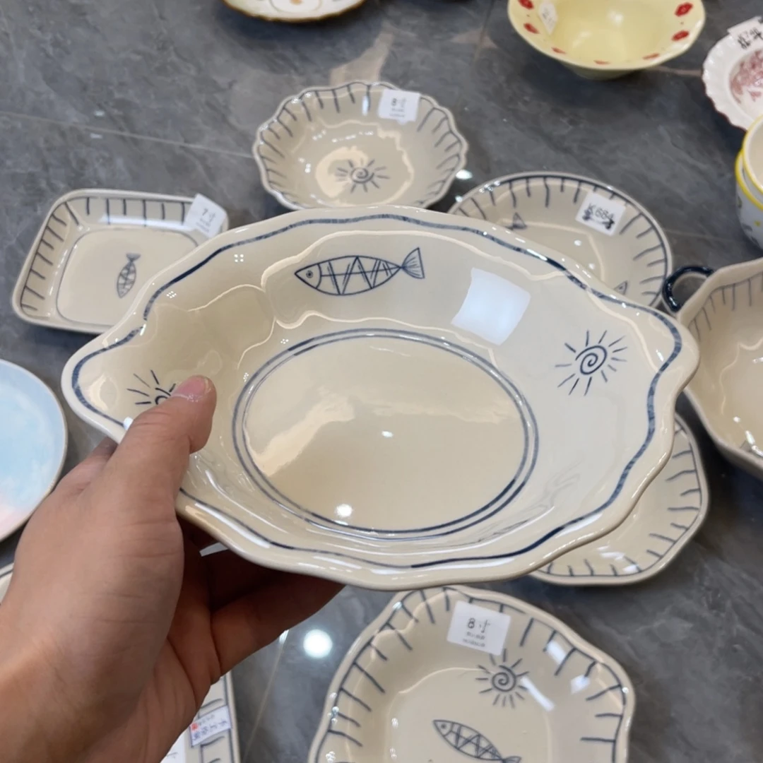 陶瓷微瑕餐具介意勿拍，满18飞！