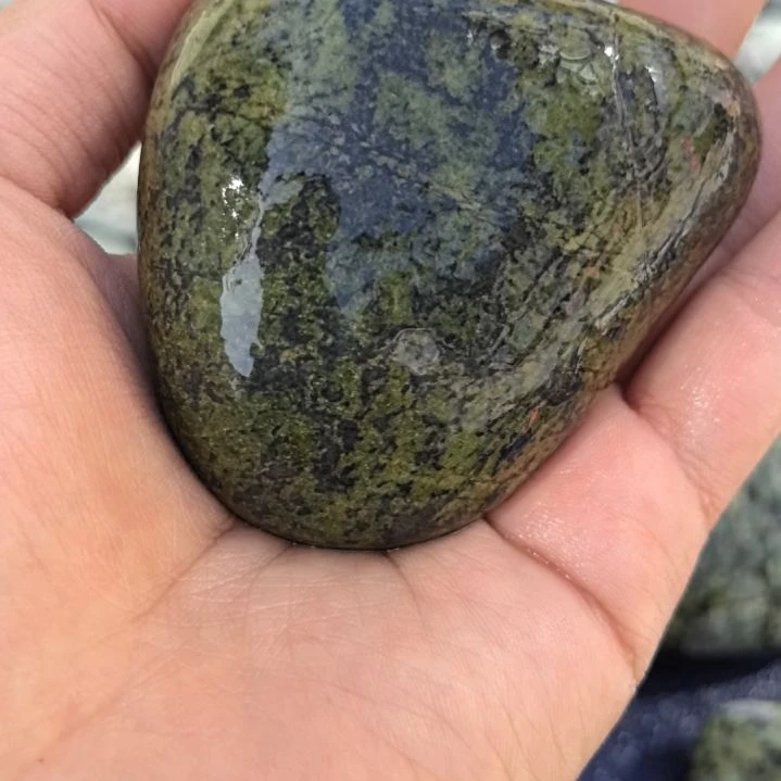 玉急*子藏玉药王石原石手把件一个