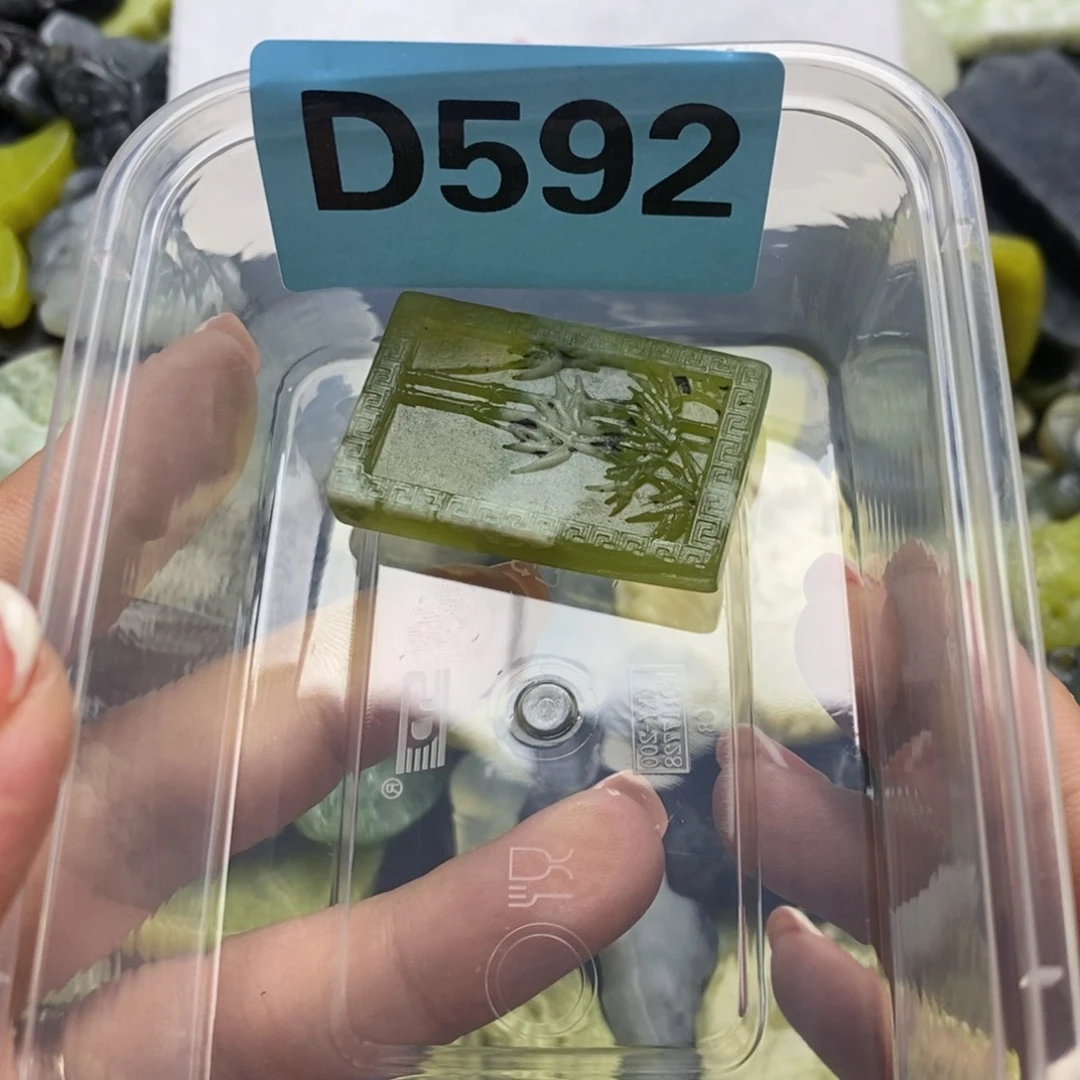 蛇纹石玉未镶嵌挂坠